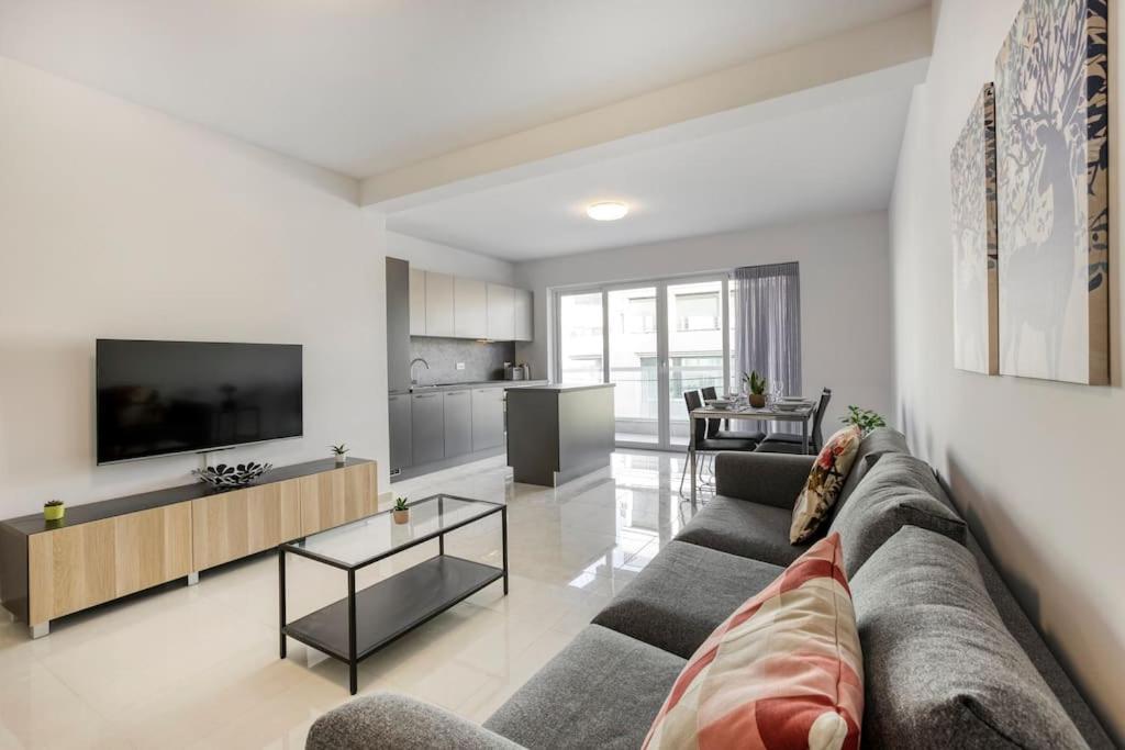 Beautiful Modern Central 2br Apt 1
