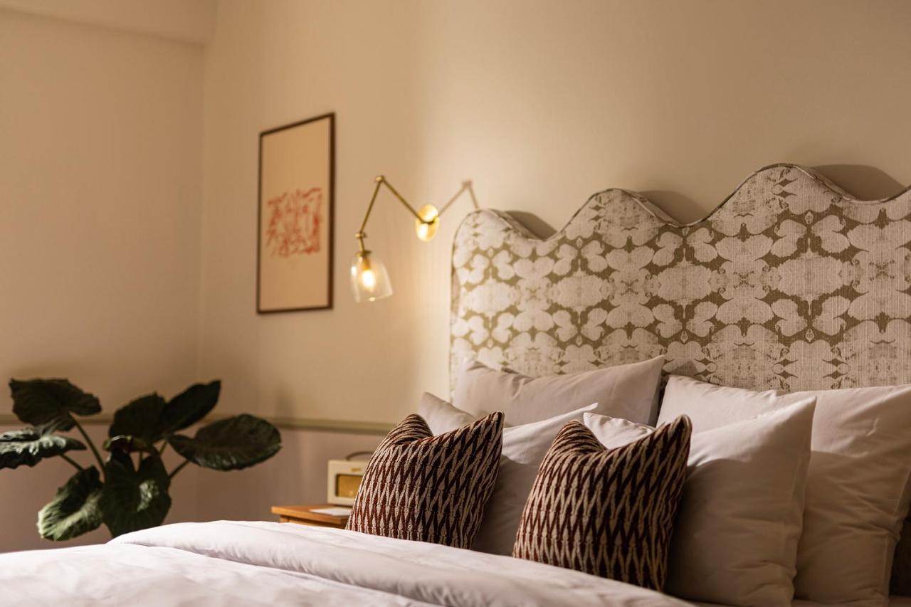 Agora (Adults only) 1