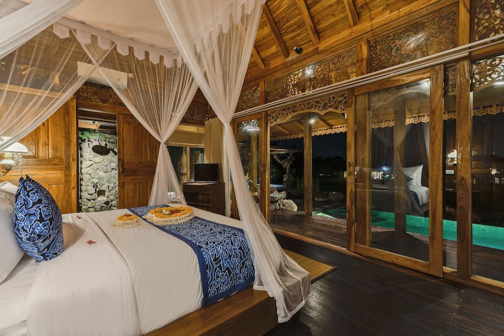 Airsania Ubud Antique Villas 2