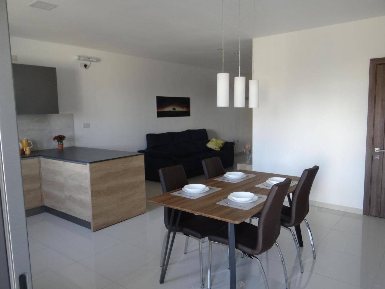 Sb3 - Stylish Penthouse - Superb Location Msida 2