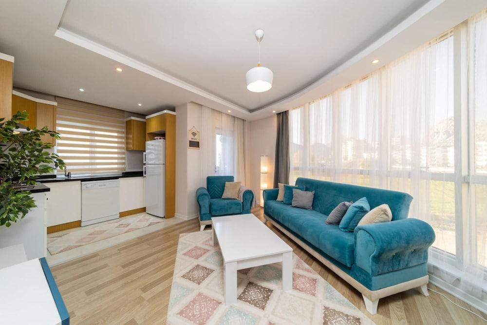 Convenient Flat with Balcony in Konyaalti