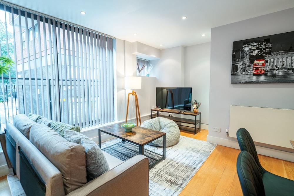 Immaculate 3-Bed House in Central London