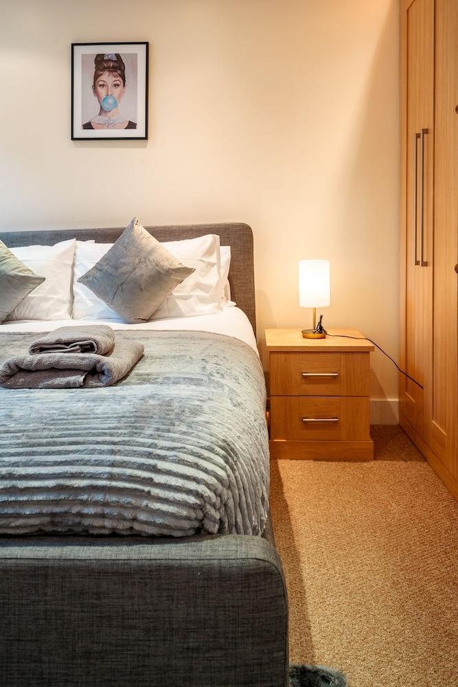 Immaculate 3-Bed House in Central London 1