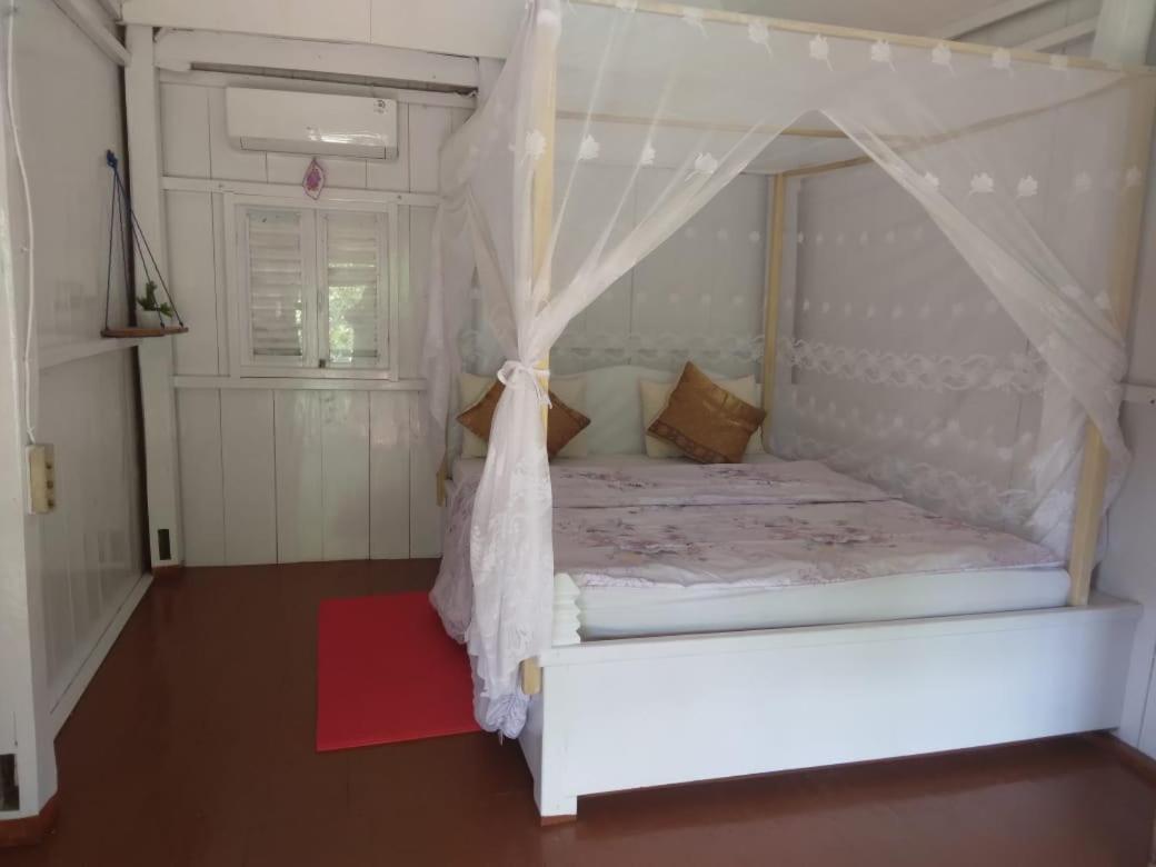 Scuba Republic Beach Bungalows 2