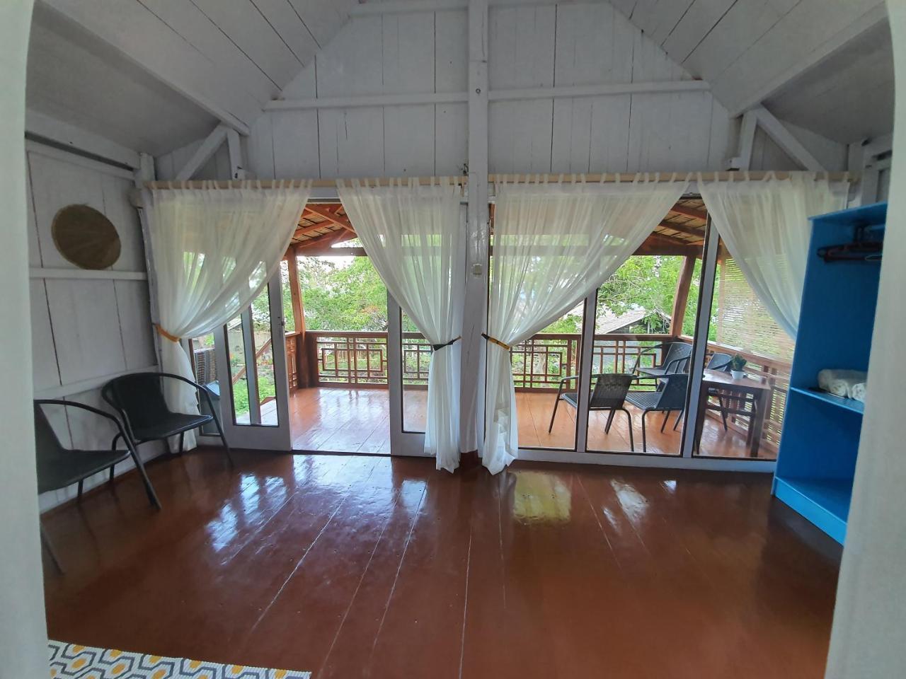 Scuba Republic Beach Bungalows 1