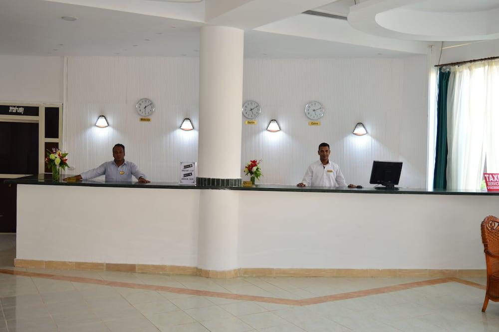 Bella Rose Nefertiti 2