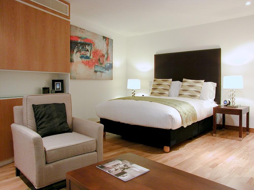 The Kings Wardrobe by Bridgestreet 1