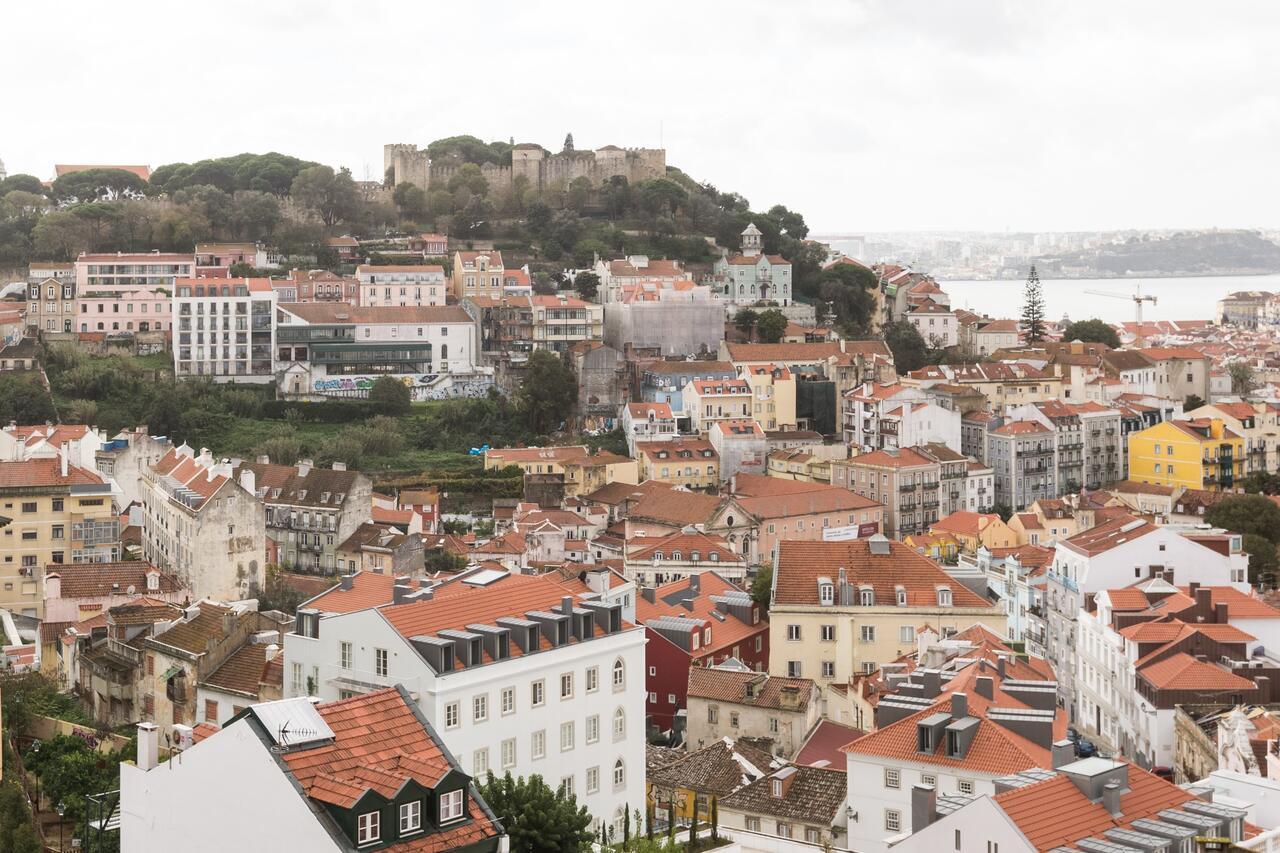 Magnificent Flat with Spectacular Views in Graca 2