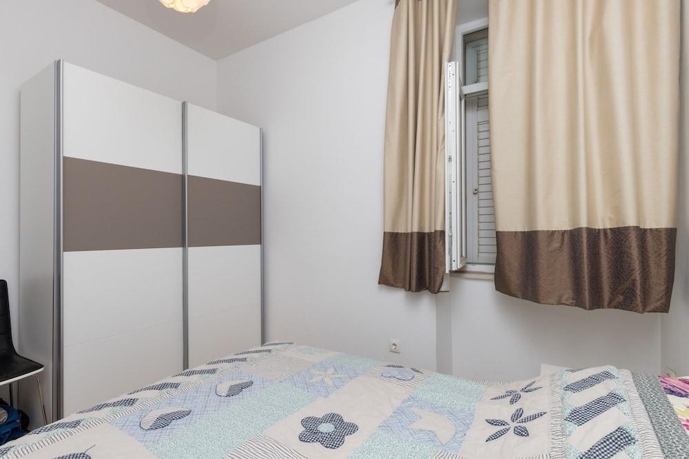 Apartment Van Gogh 2