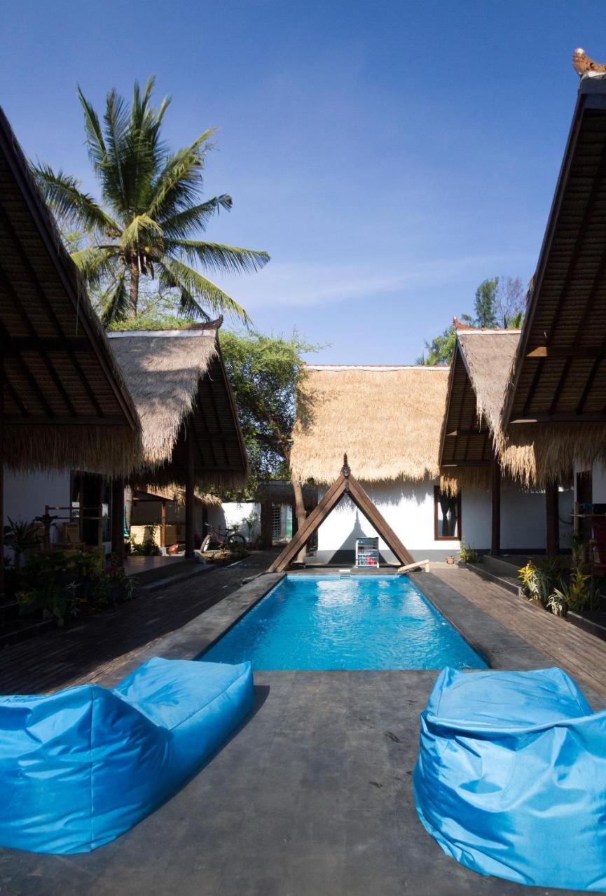 Black & White Cottages