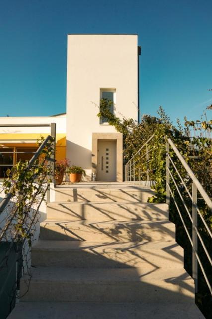 Edles Apartment in Architektenvilla Mit Großem Pool, Sauna, Dachterrasse Und Malerischem Garten 1