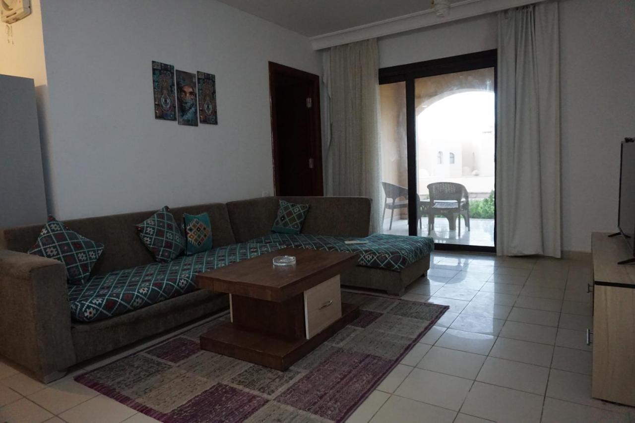 One Bedroom Apt at the View - B104 1