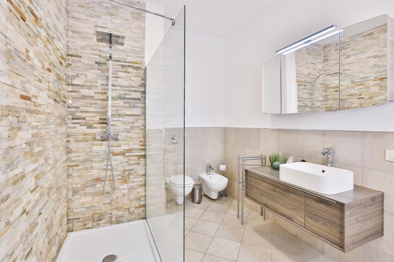 Easylife - Elegante E Rifinito Appartamento Vista Duomo in Piazza San Babila 1