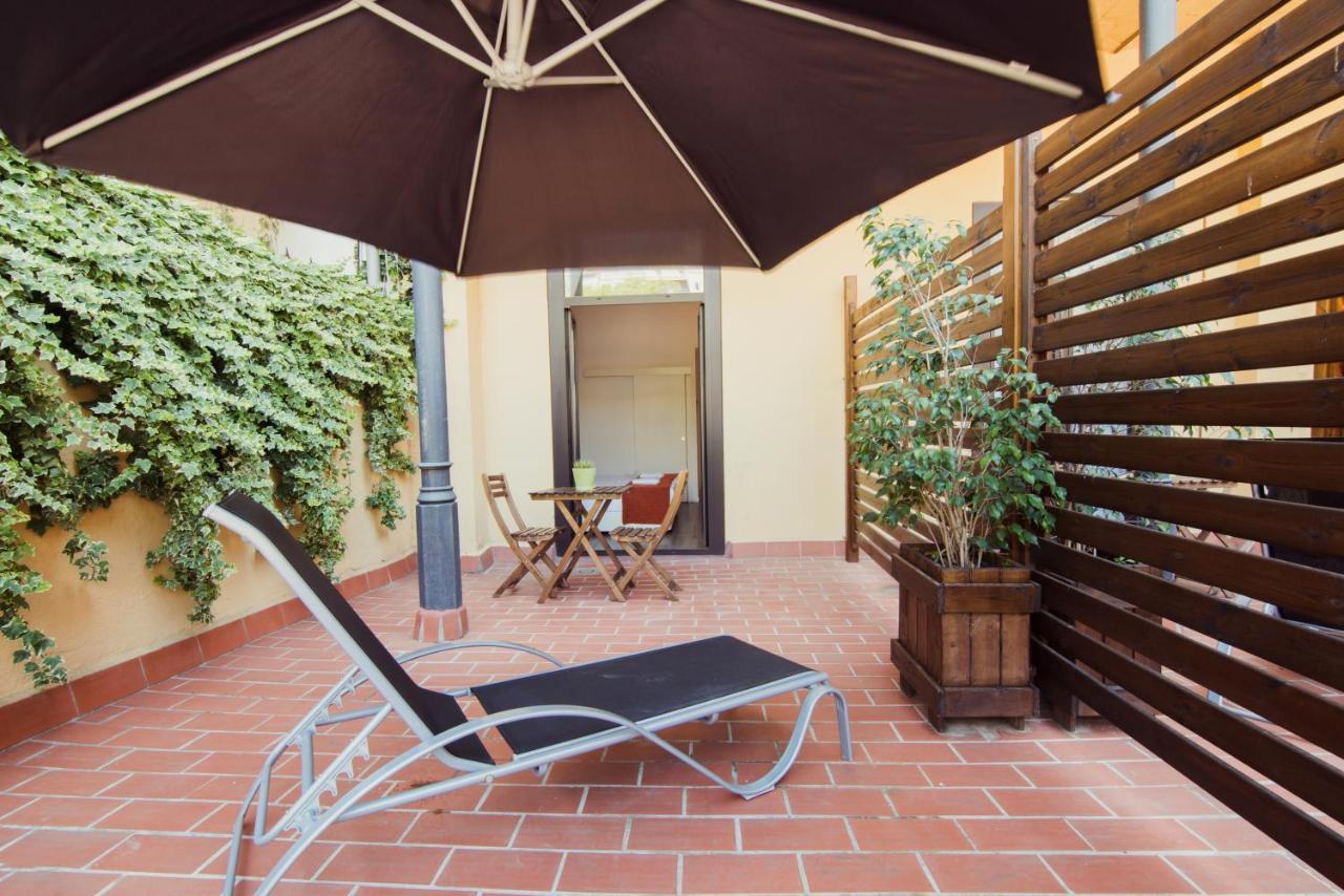 Hostal Live Barcelona 1