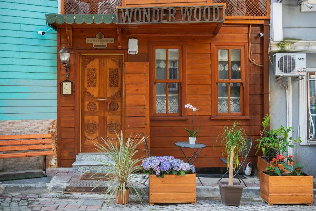 Wonder Wood Hotel