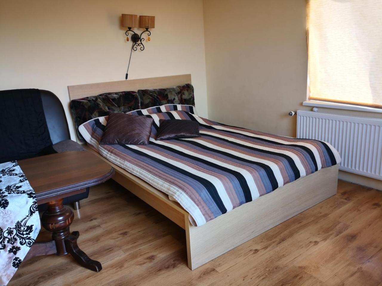 Kambario Nuoma Su Bendru Vonios Kambariu