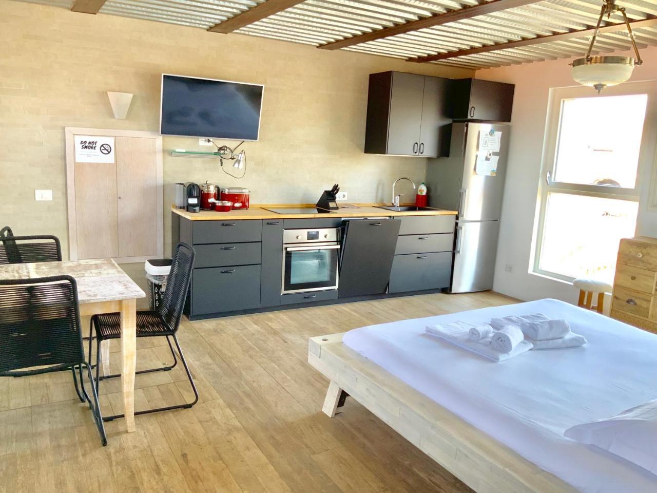 Luxury Studio Unique View Near Main Station (Adults Only) 2