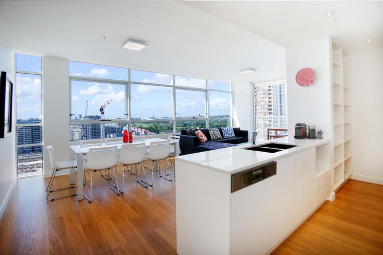 Gadigal Groove - Modern And Bright 3br Executive Apartment in Zetland with Views