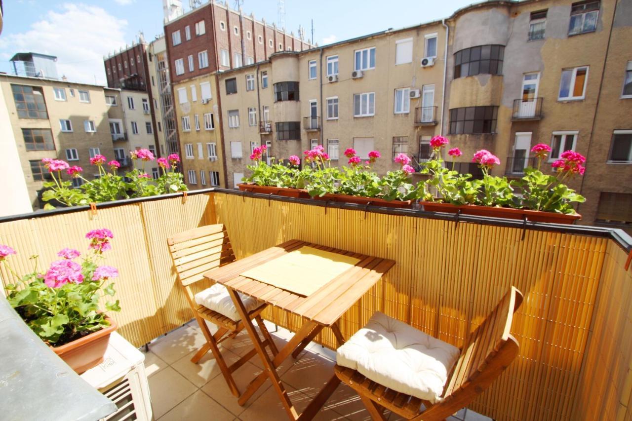 Sunny Studio with Balcony in Party District (Adults Only) 2
