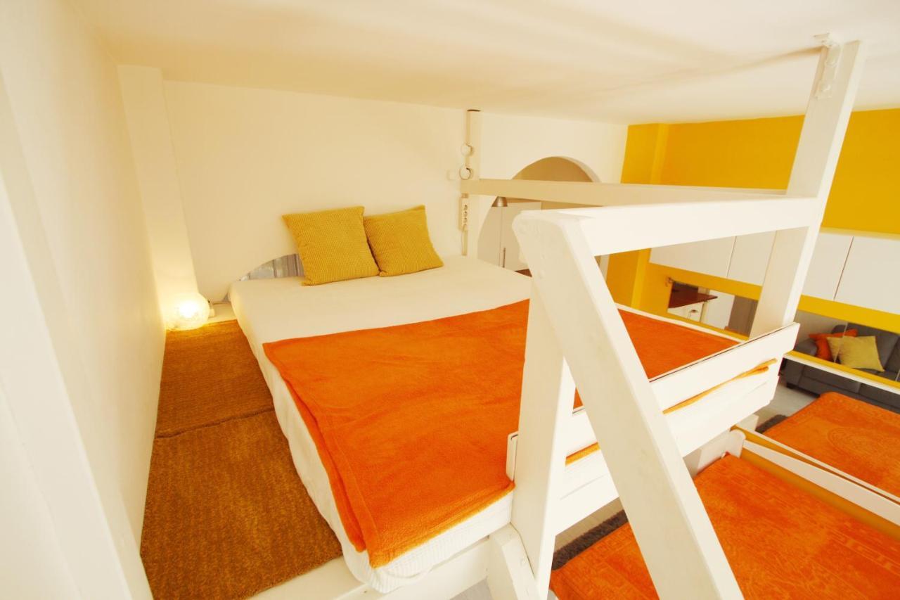 Sunny Studio with Balcony in Party District (Adults Only) 1