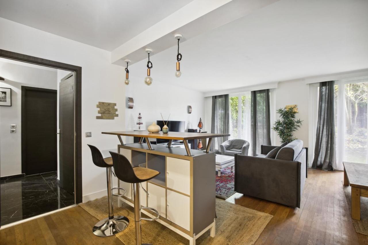 Chic And Spacious Apartement with Piano And Terrace