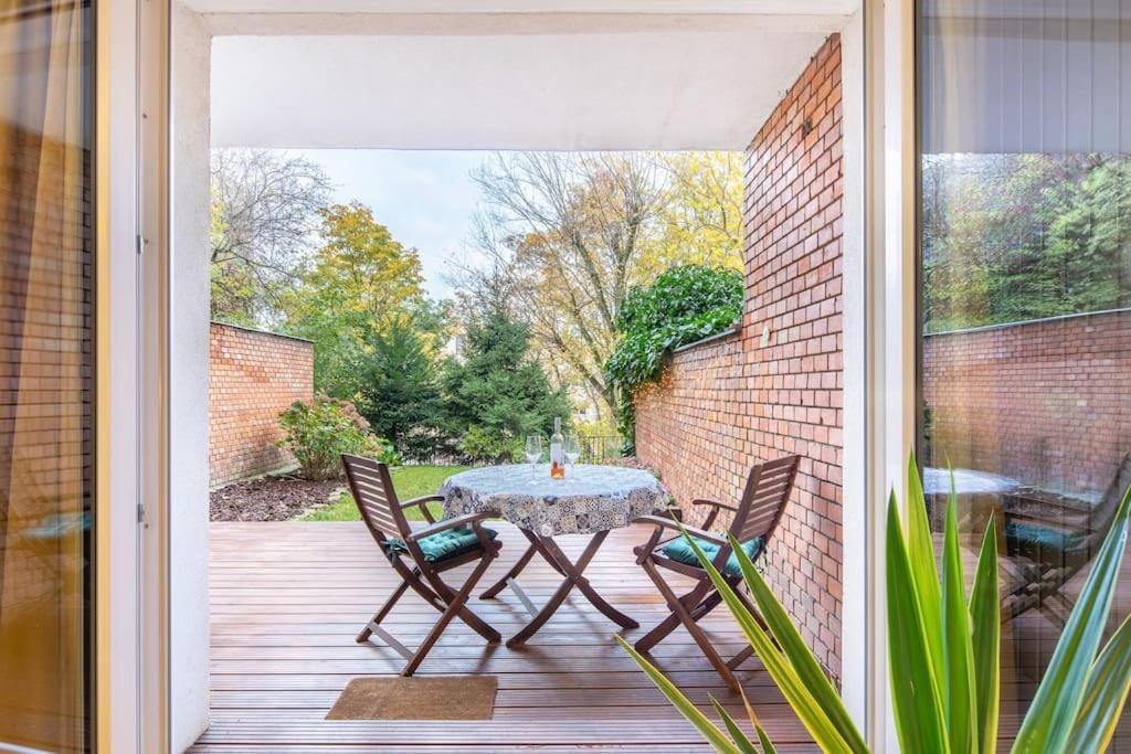 Cozy Apartment with Garden in the Castle District 2