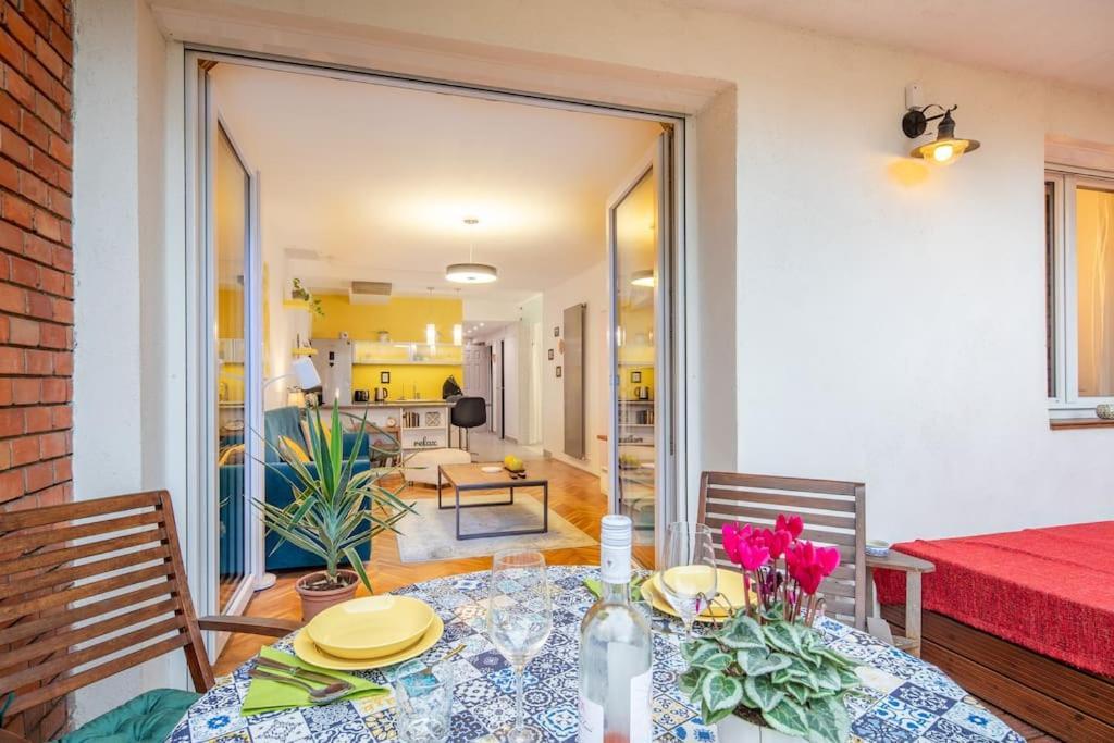 Cozy Apartment with Garden in the Castle District 1