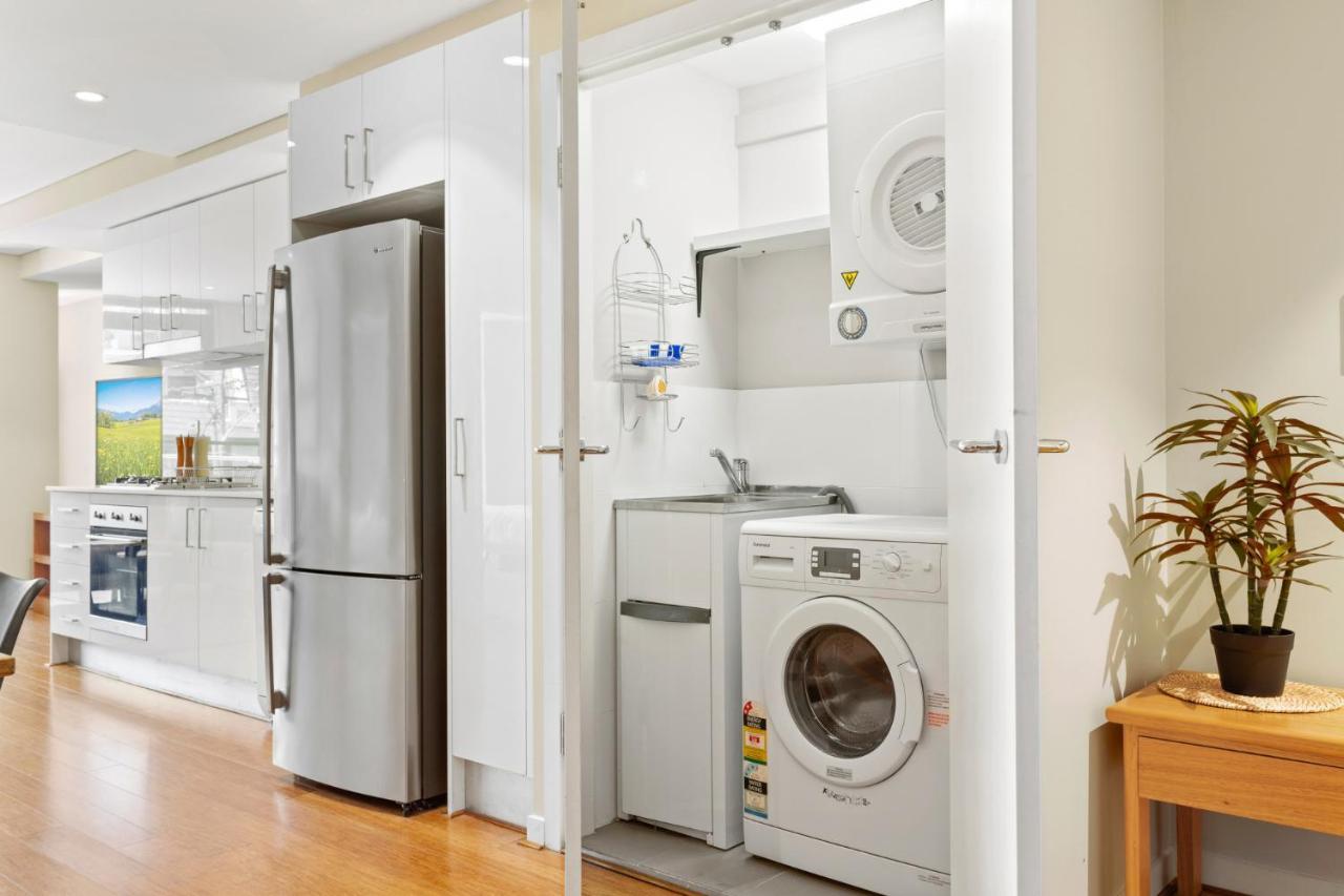 Bright Apartment with Parking, Laundry And Views 1