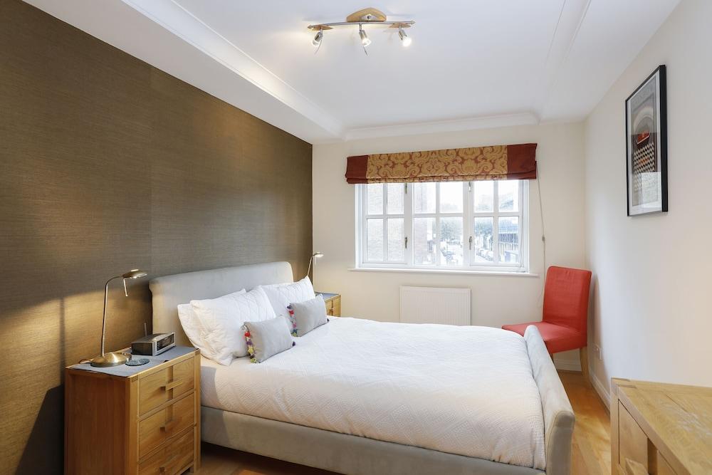 Joivy Calm 2br Apt W Parking & Patio, Near London Eye