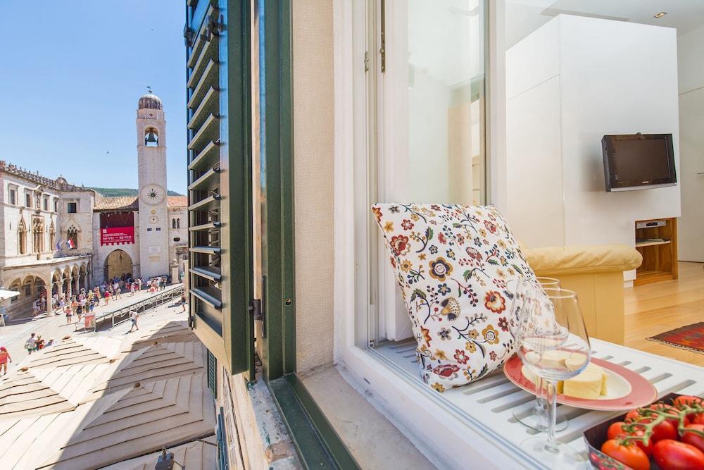 The View Apartment by Irundo