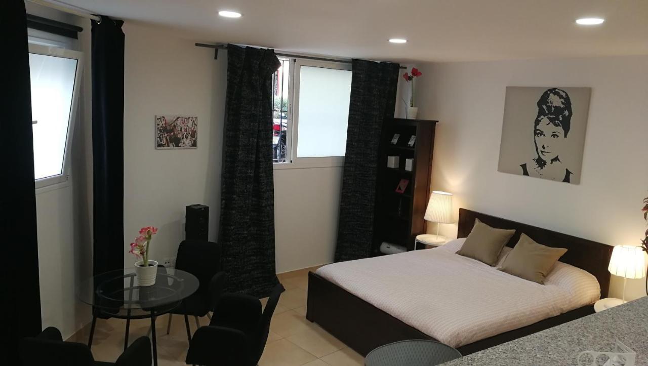 Smart Studio Near la Farga,6 Mins Walk From L1 , L5 & Airports L9 Metro