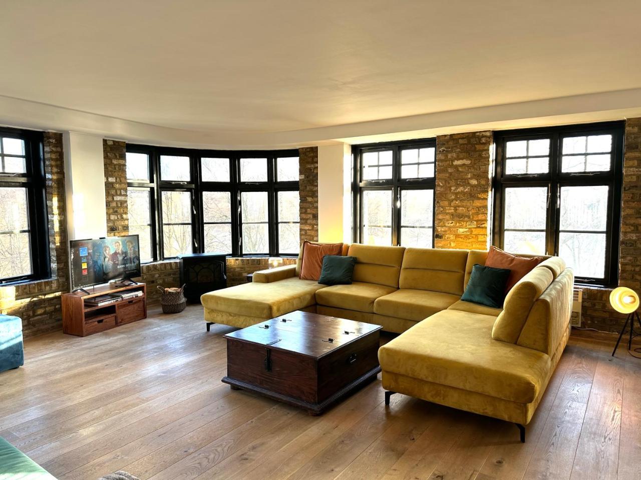 Deluxe Penthouse Riverside View 2 Bedroom Flat with Lift - Old Industrial Factory Warehouse