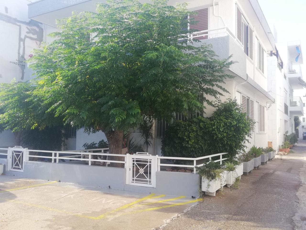 Giannis Apartment,Haraki 2