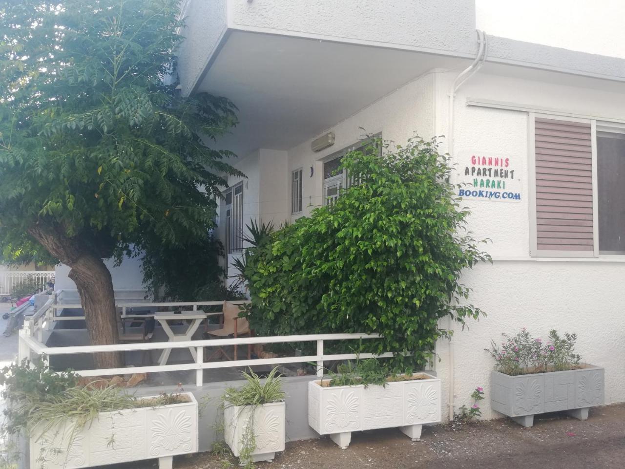 Giannis Apartment,Haraki