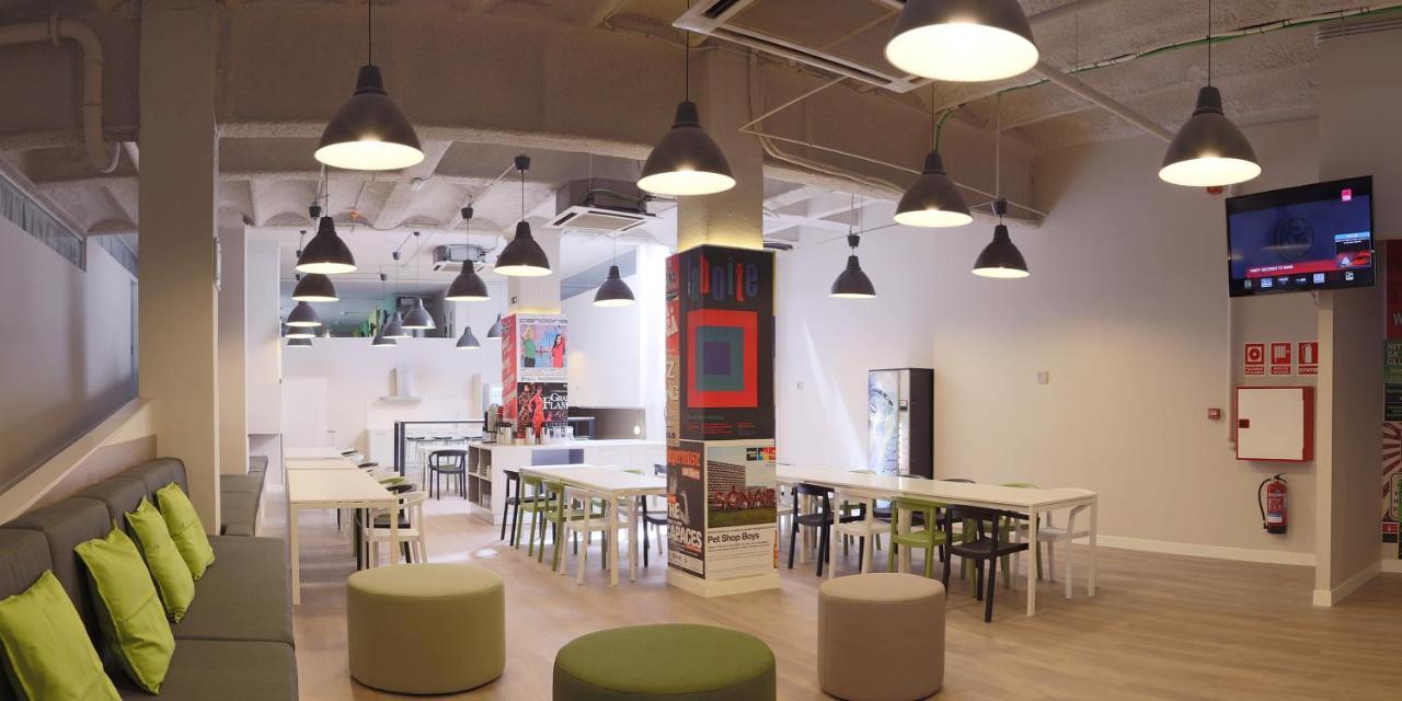 Hola Hostal Eixample (Adults only)