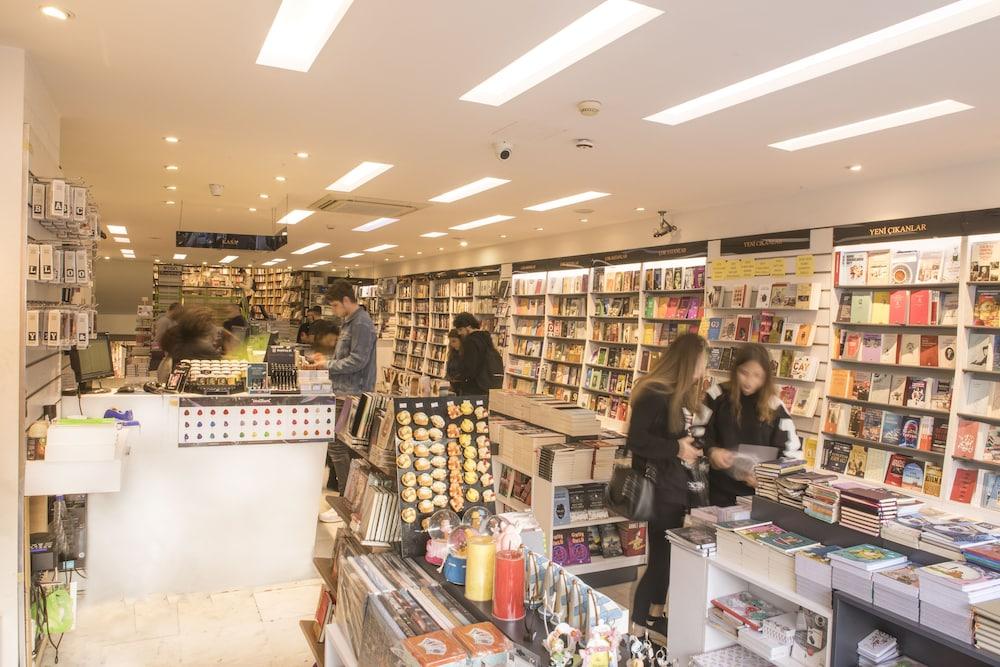 Mephisto Apartment 1