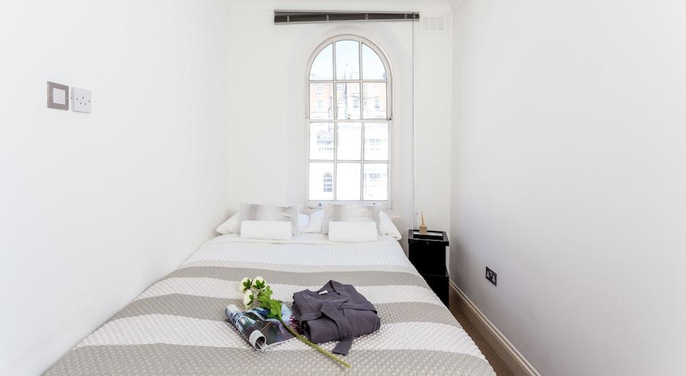 Gloucester Terrace by Lime Street 1