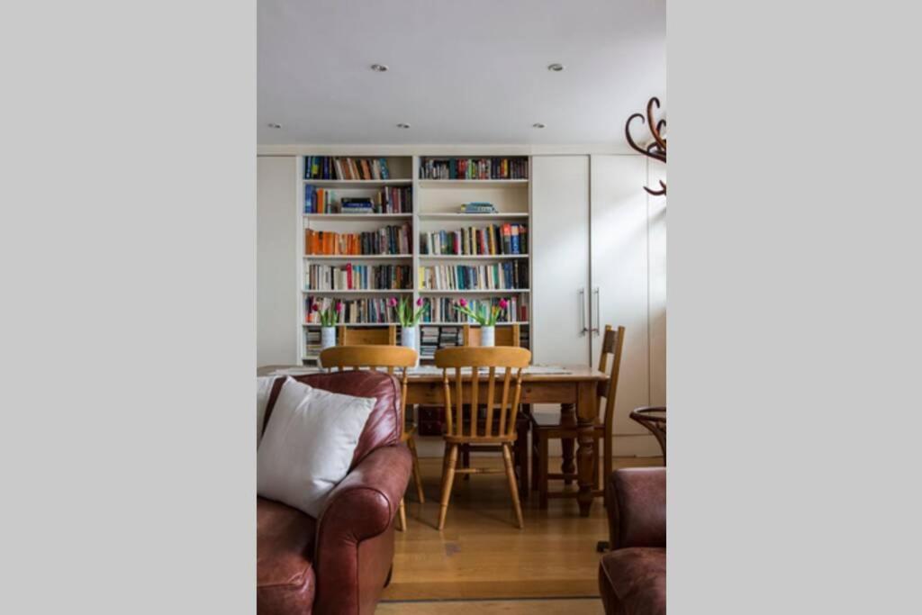 Beautiful Mews House, Conduit Mews, Paddington, W2 1