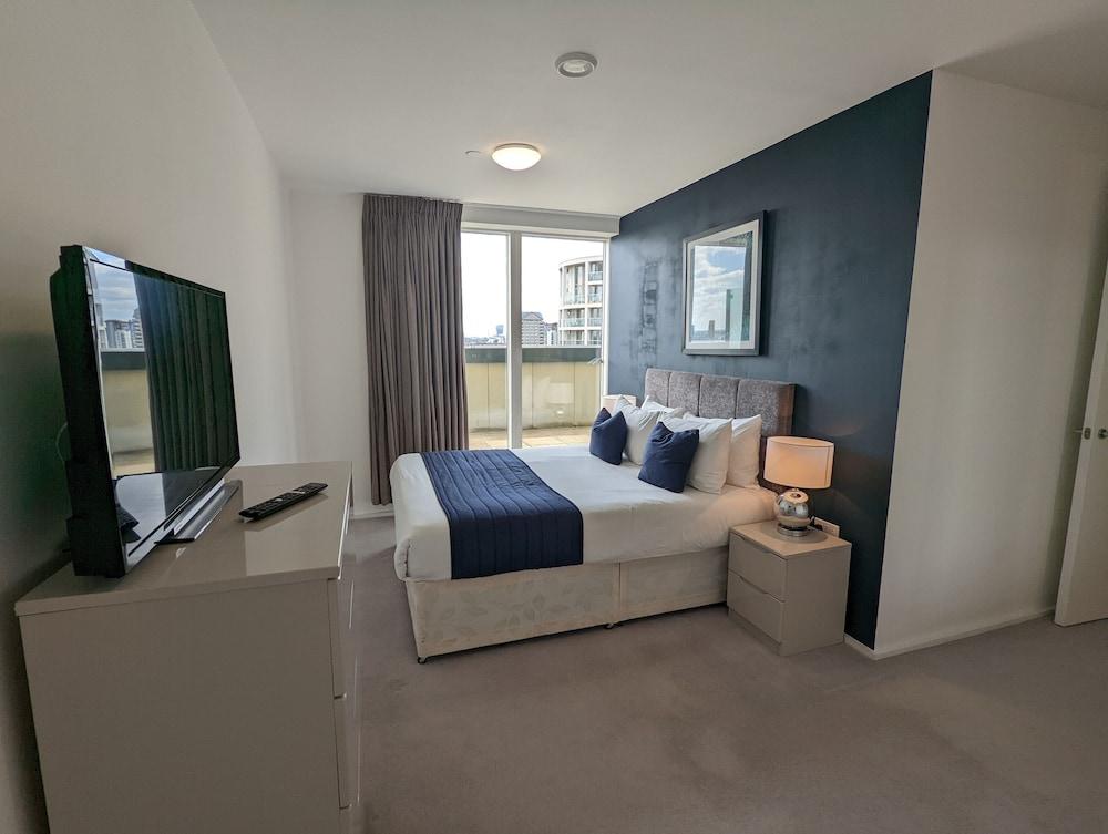 Millharbour Apartments by Charles Hope 1