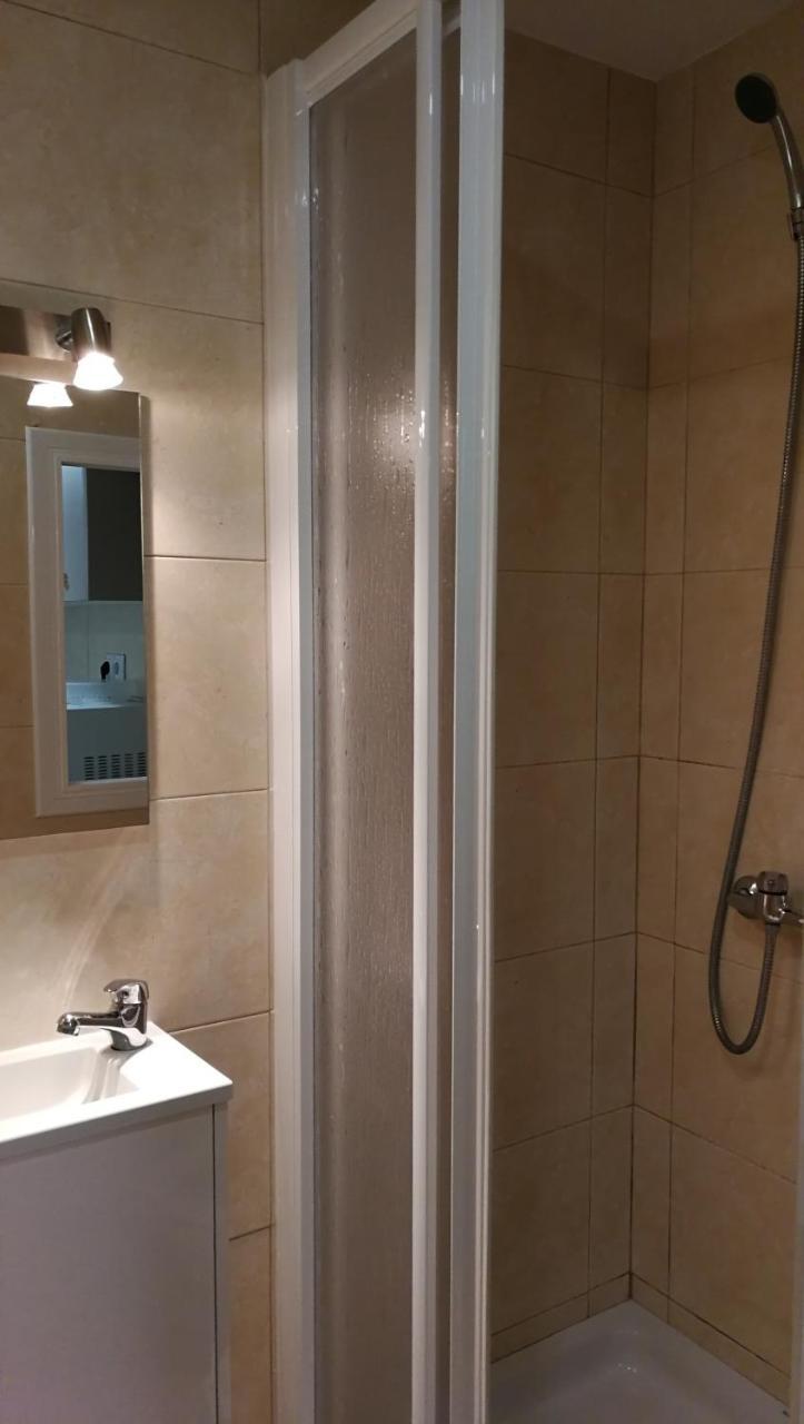 Smart Studio Near la Farga,6 Mins Walk From L1 , L5 & Airports L9 Metro 2