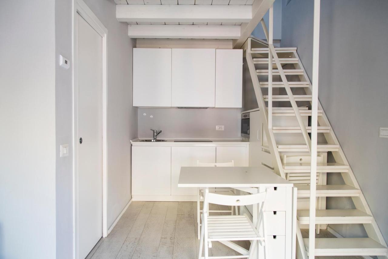 Youhosty - Custodi 12