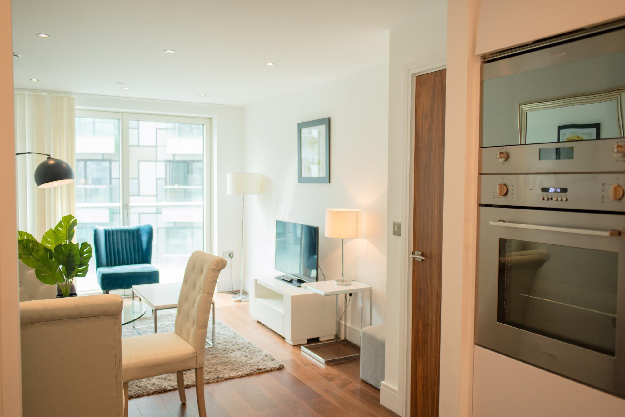 One Bed Apt in Lincoln Plaza, Canary Wharf