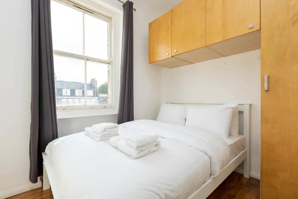 Centrally Located 1 Bedroom Apartment Near Paddington 2