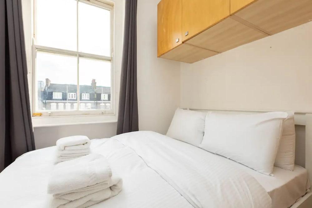 Centrally Located 1 Bedroom Apartment Near Paddington 1