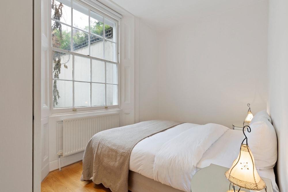 Joivy Elegant 1-Bed Flat in Bayswater 2