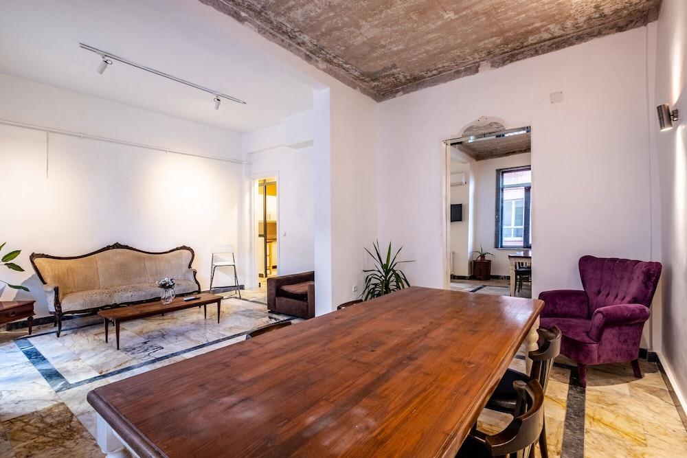 Stylish Flat with Excellent Location in Beyoglu