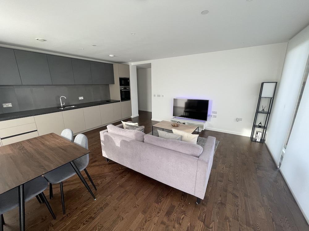 Immaculate 2bed Apartment in London - City Views 2