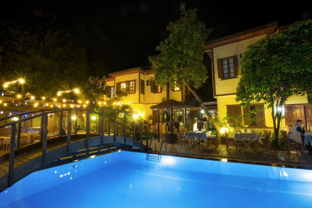 Castle Old Town Hotel