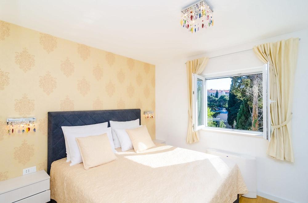 Magellan Deluxe One 1