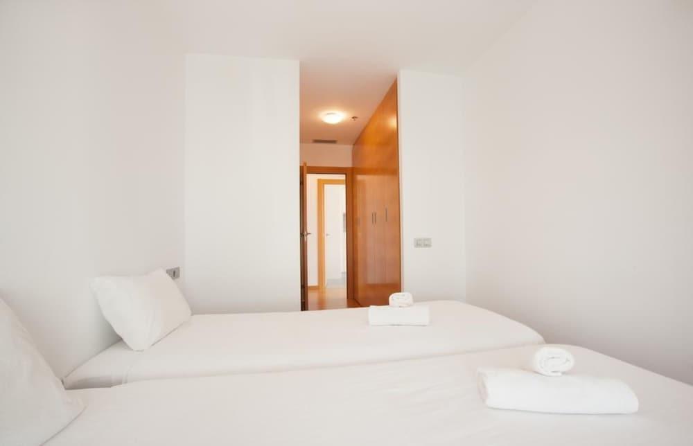 Akira Flats Fira Gran Via Barcelona 2